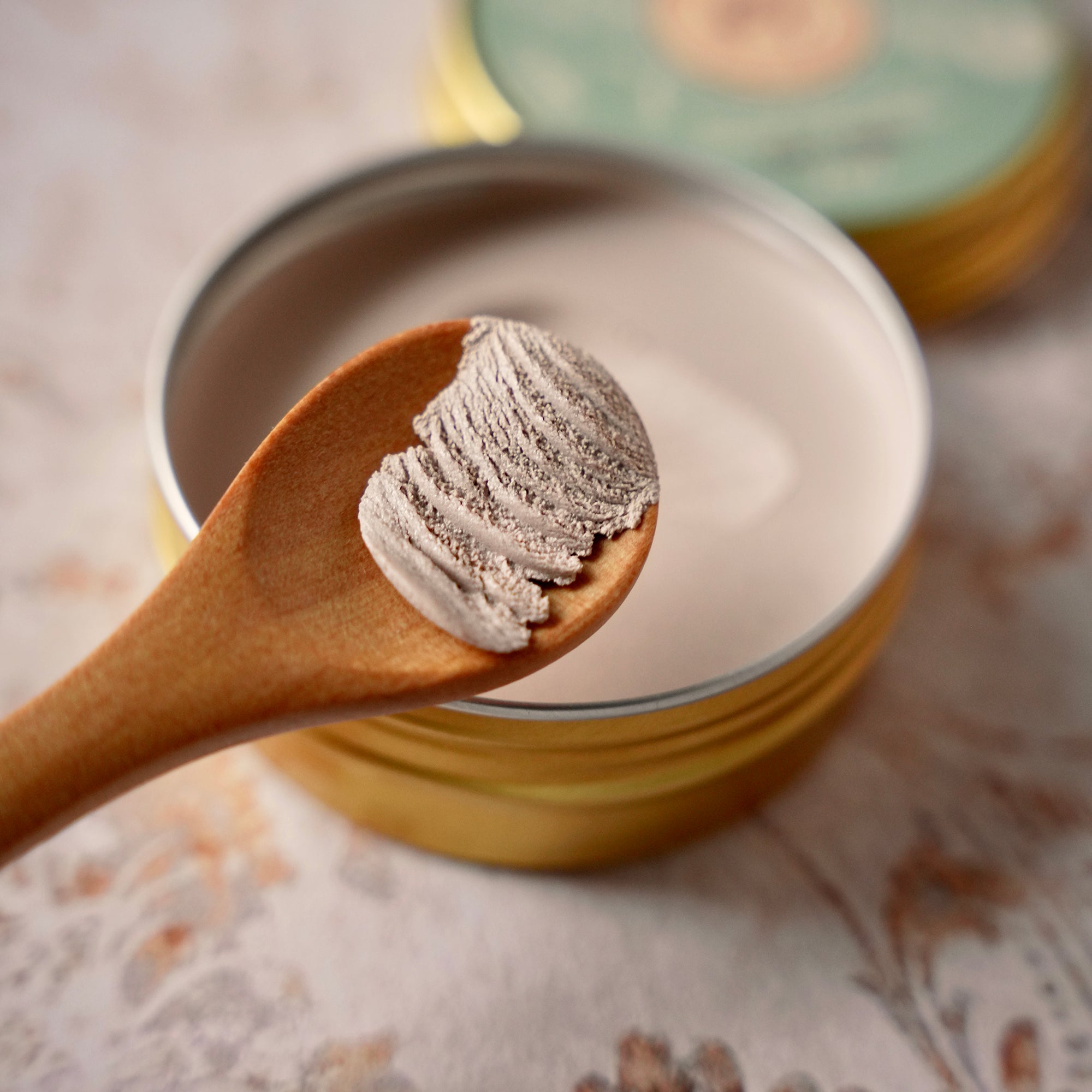 THE SUN BASE MINERAL SUNSCREEN TINTED TALLOW BALM